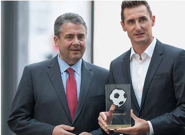 官方：克洛泽与施魏因施泰格获得德国足球大使殊荣