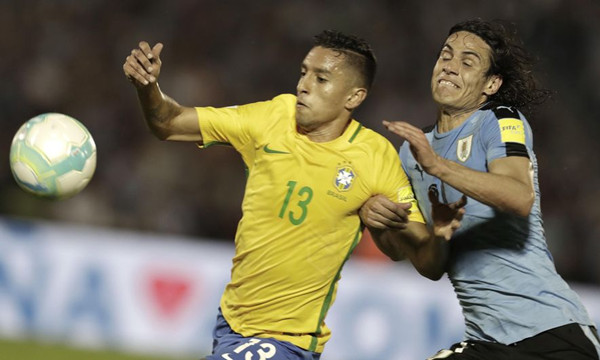 巴西VS巴拉圭，马基尼奥斯：巴西更衣室还在聊输给巴萨的比赛
