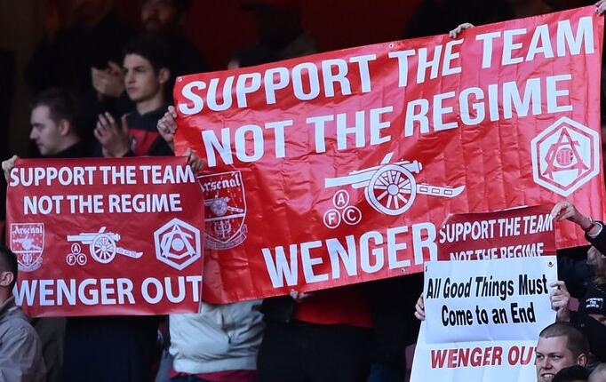 太阳报：球迷用飞机拉横幅呼吁温格下课的活动因天气取消