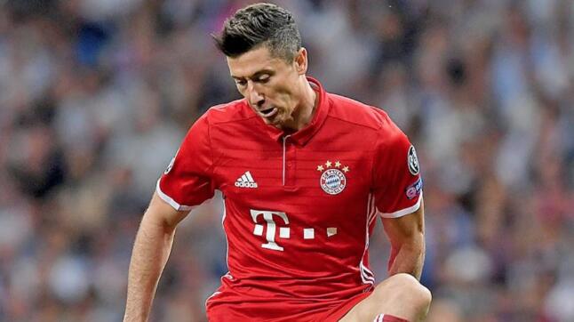 拜仁VS多特蒙德 射手王对决继续 德国杯莱万效率高出奥巴梅扬