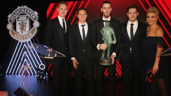 官方：德赫亚荣膺马特-巴斯比爵士年度最佳球员奖