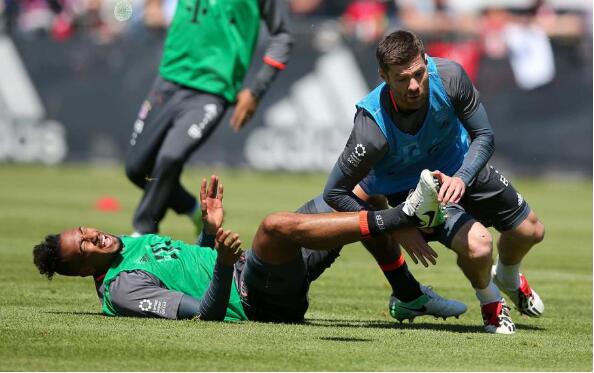 莱比锡VS拜仁 德媒：拜仁队内训练对抗激烈 比达尔受伤离场