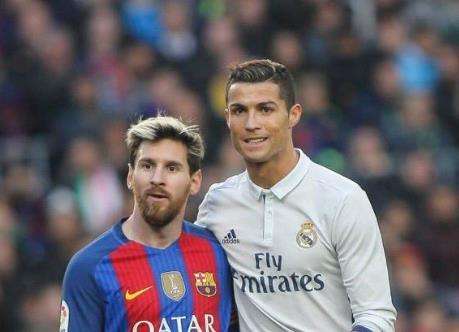 北京时间4月24日凌晨，西甲联赛第33轮比赛一场焦点战，皇马在主场迎战巴萨。即将做客伯纳乌的巴萨俱乐部在官网晒出了两支球队当家球星梅西和C罗本赛季的数据。