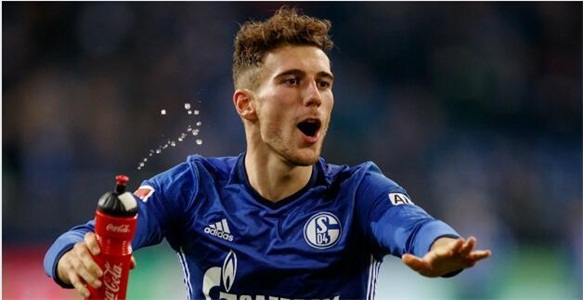 曼联巴萨争夺沙尔克04中场戈雷茨卡