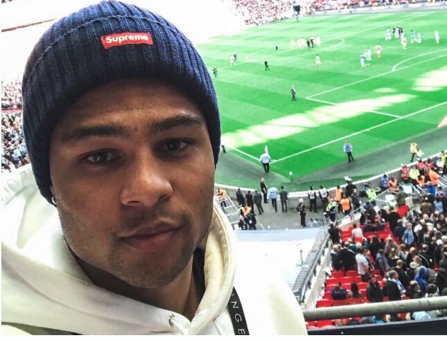 阿森纳2-1曼城 前阿森纳球员格纳布里现身温布利为老东家助威