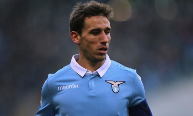 据《共和报》报道，米兰十分接近签下拉齐奥中场比格利亚。