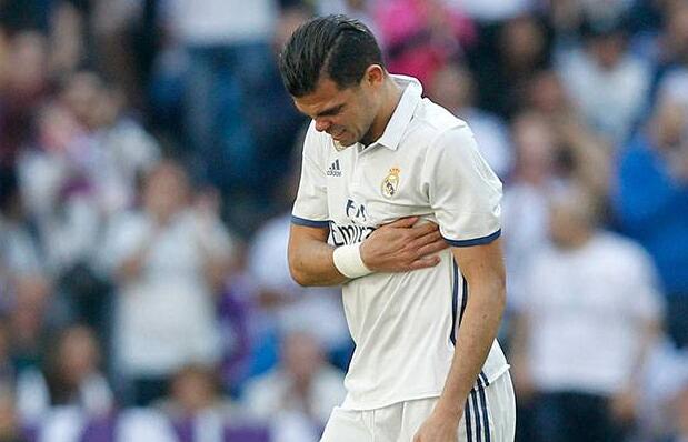 皇马1-1马竞，皇马中卫佩佩破门后因伤被纳乔换下