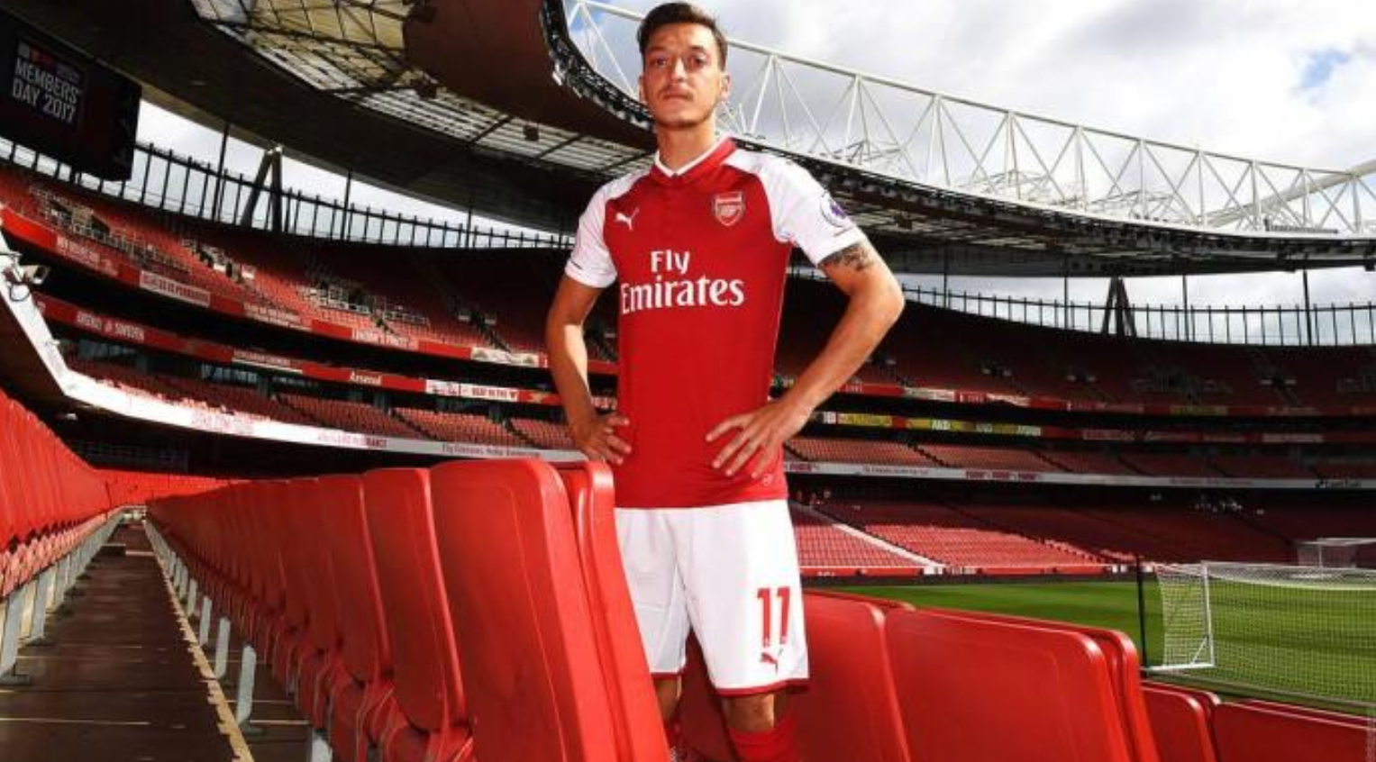 官方：阿森纳顶薪厄齐尔续约厄齐尔