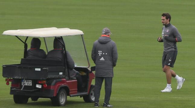 皇马VS拜仁慕尼黑 德媒：胡梅尔斯进行轻度训练 或继续无缘出战皇马