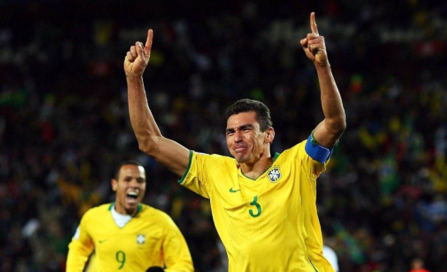 告别足坛，巴西传奇中卫卢西奥宣布退役