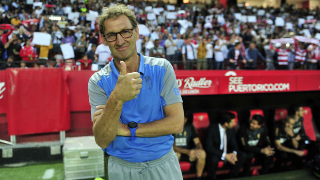 在西甲第33轮客场0-2不敌塞维利亚后，阿森纳传奇队长亚当斯遭遇了执教格拉纳达的开局两连败。赛后，亚当斯在接受媒体采访时谈到了格拉纳达的处境。