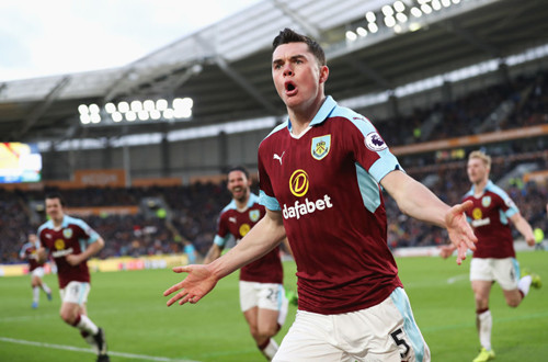 本赛季表现出色的伯恩利后卫迈克尔-基恩基本确定今夏离队，因此多支英超球队都想要引进这名英格兰后卫，包括热刺、利物浦、莱斯特城和埃弗顿都加入到这笔交易当中。