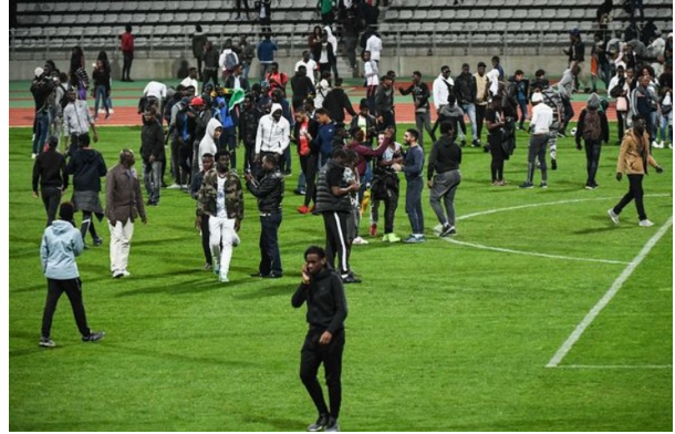 奇葩：塞内加尔科特迪瓦友谊赛因球迷闯入提前结束