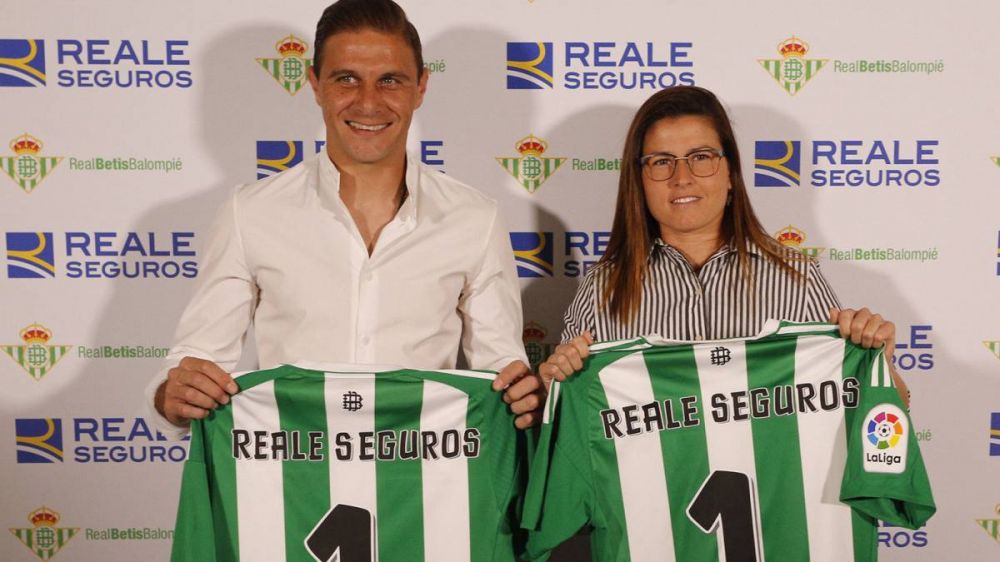 有媒体在近日表示，皇马对于皇家贝蒂斯的西班牙小将塞巴略斯很感兴趣，对此，贝蒂斯的旗帜性球员华金在接受采访时谈到了自己对于这些流言的看法。