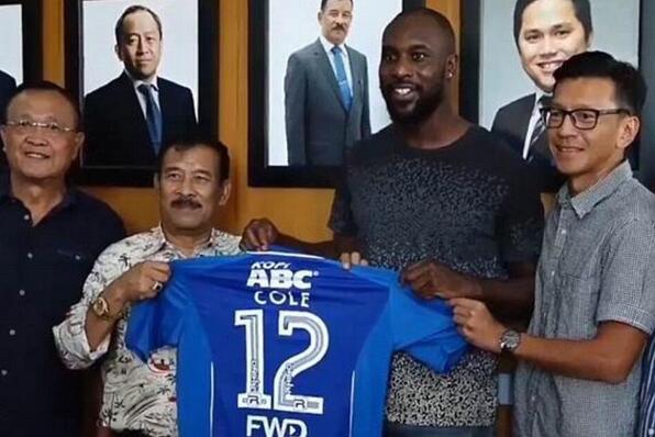 前英格兰射手卡尔顿-科尔加盟印尼万隆 与埃辛重聚