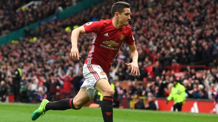 北京时间周五凌晨的欧联杯半决赛，曼联将前往客场挑战西甲的塞尔塔。这组对决，曼联被认为是晋级热门，塞尔塔目前在西甲中仅仅位居第11位。