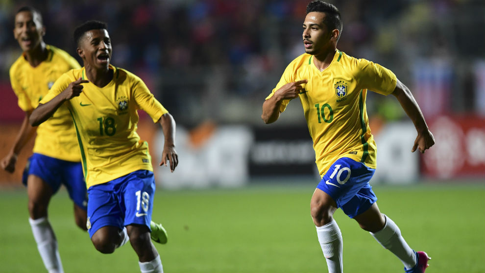 据《马卡报》报道，近日巴西新星阿兰-索萨的经纪人与皇马高层进行了会面，其中包括皇马主席弗洛伦蒂诺以及CEO何塞-安赫尔-桑切斯。