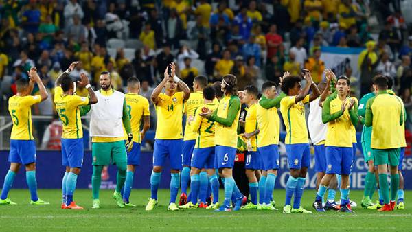 据报道，巴西主帅蒂特提前一天公布了首发名单，相比于上一场与阿根廷的比赛，巴西对首发阵容进行了多达8处调整，只有库蒂尼奥，保利尼奥和蒂亚戈-席尔瓦仍继续首发出战。