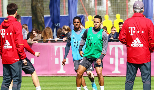 拜仁VS多特，科斯塔重回训练场，诺伊尔穆勒继续恢复性训练