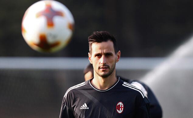 AC米兰客战雅典AEK大名单：苏索和博努奇领衔