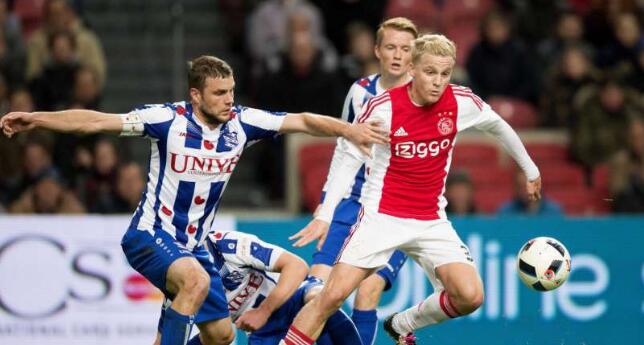 皇马VS拜仁慕尼黑 德媒：拜仁有意阿贾克斯中场范德比克