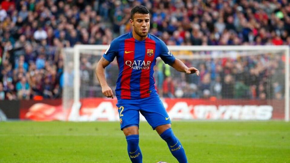 本周四，据《世界体育报》报道，巴萨中场拉菲尼亚意欲离开红蓝军团，他希望继续提升自己以在2018年世界杯中获得巴西国家队征召，而英超和巴西的弗拉门戈可能是他的目的地。