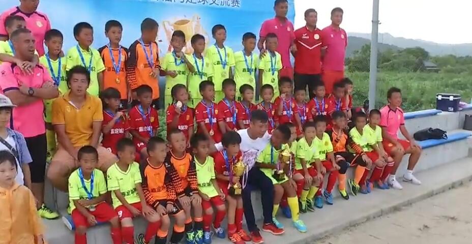 在上海有一支队名为嘉定城发博击俱乐部的业余足球队，他们近年来的表现非常出色，已连续两年杀进足协杯第三轮，获得与中超球队交战的机会。