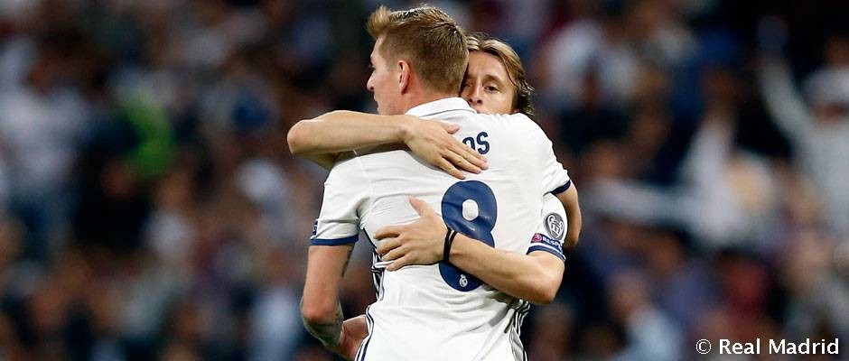 在今天凌晨皇马主场4-1取胜塞维利亚的比赛中，皇马中场克罗斯和莫德里奇都迎来了个人皇马生涯的里程碑，克罗斯拿到了皇马生涯的第100场胜利，莫德里奇则是迎来个人西甲第100胜。