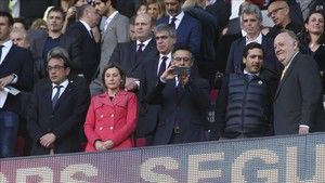 恩里克在赛季结束就将离队，关于他的继任者有各种传闻。在球队4-1完胜比利亚雷亚尔后，巴萨副主席梅斯特雷表示关于主帅的风格已经确定，巴托梅乌将拥有最终决定权。