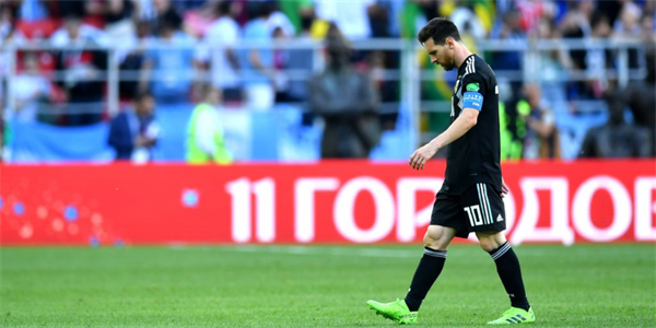【世界杯战报】梅西罚失点球，阿根廷1比1冰岛