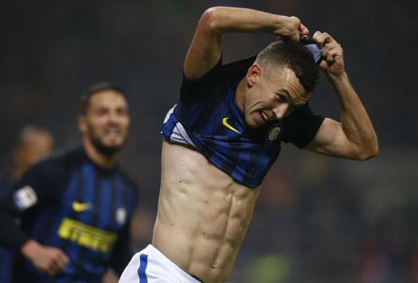 桑德兰VS曼联，红魔今夏有意引进国米球员佩里西奇