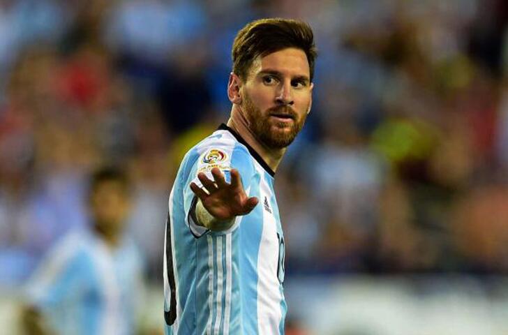 安杜哈尔：梅西在阿根廷受到了不公正待遇 他不该回来