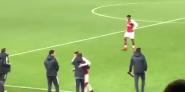 暗示去曼联？厄齐尔战曼联这幕让阿森纳很尴尬