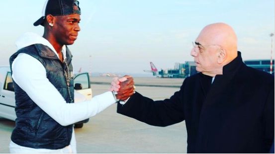 在AC米兰俱乐部正式完成收购后，贝卢斯科尼和加利亚尼等人告别了所在三十多年之久的球队。意大利球星巴洛特利曾在米兰征战过2年的时间，日前他在社交网络上发图向加利亚尼表达了自己的敬意。