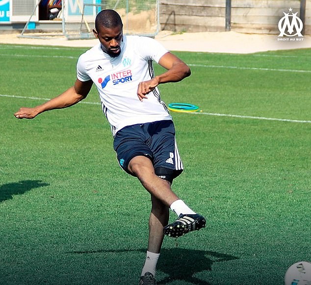 据《每日邮报》报道，马赛将不会与下个月合同到期的迪亚比续约。