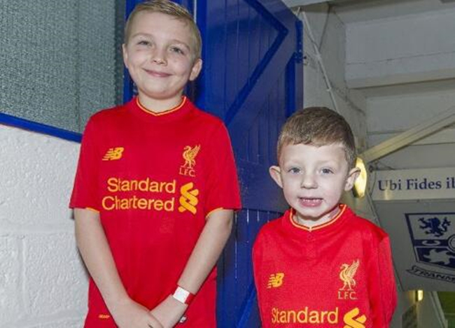 利物浦VS切尔西，癌症小球迷受邀成为利物浦吉祥物