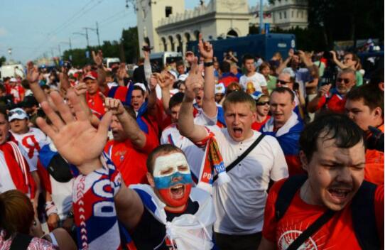 俄罗斯官员：不能保证喝醉的英国球迷的安全