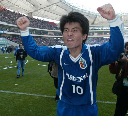 北京时间4月1日，曾在2012年6月因涉嫌末代甲A假球案获刑6年的前国脚申思今日出狱。出狱后，申思表示要先在家缓一缓，随后会投身于上海的青少年足球的发展。至此，参与那场假球案的申思、祁宏、江津、李明已全部出狱。