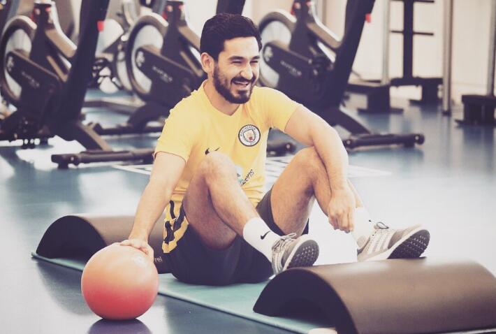 京东安：摆脱了拐杖，伤势恢复良好 望能帮助曼城