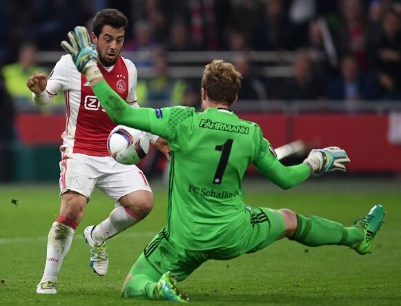 阿贾克斯2-0沙尔克04 费尔曼疯狂完成11次扑救创欧联杯新纪录