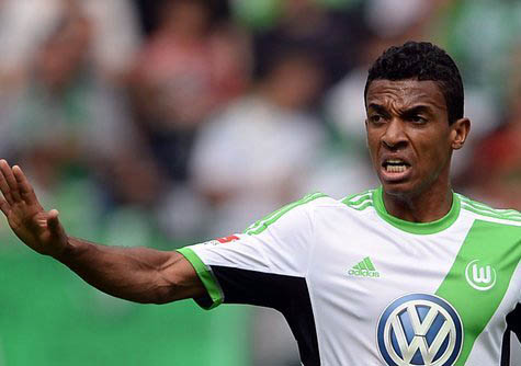 据《意大利足球报》报道，古斯塔沃的经纪公司老板Roger Wittmann坚称，目前效力于沃尔夫斯堡的中场球员古斯塔沃并没有和AC米兰有过任何谈判。