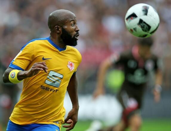 官方：不伦瑞克续约昆贝拉与博兰德