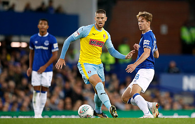 女王巡游vs罗瑟汉姆前瞻 女王公园巡游者遇客场虫