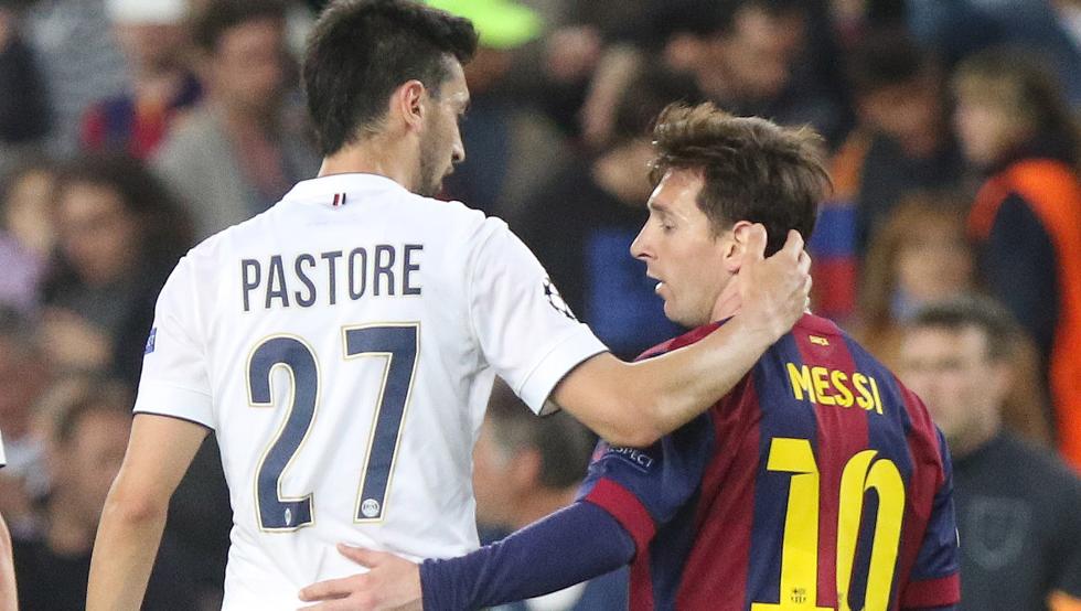据西班牙《世界体育报》援引法国《队报》报道，巴黎圣日耳曼的阿根廷中场帕斯托雷正在考虑是否在今夏选择转会离开球队。