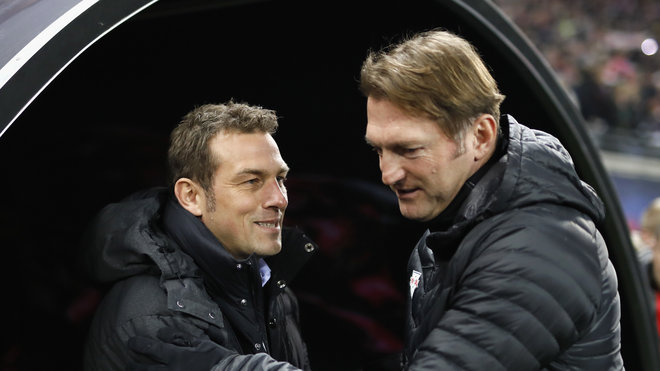 据《sport1》报道，之前沙尔克主帅魏因齐尔在接受采访时表示球队是由于双线作战导致近期战绩不佳。但在上轮德甲沙尔克主场1-1战平莱比锡的比赛后，莱比锡主教练哈森许特尔在接受采访时回应了魏因齐尔，他表示双线作战并不能成为球队成绩差的借口。