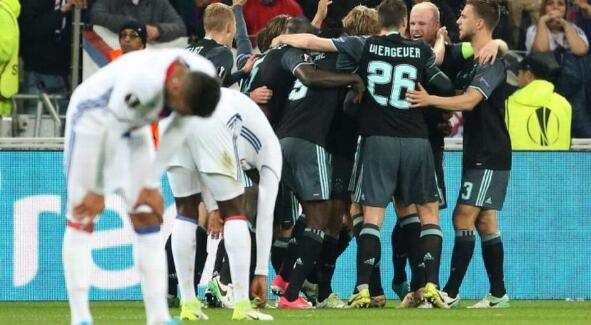 里昂3-1阿贾克斯 里昂球迷行为不当或遭欧足联重罚