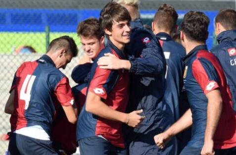 新上任的热那亚主帅曼多利尼希望能得到球迷们的鼎力支持。