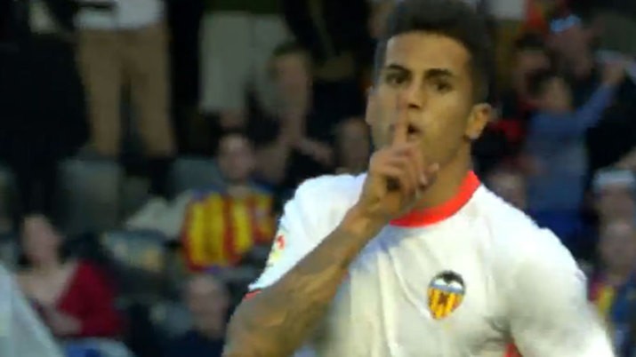 巴伦西亚3-0拉科鲁尼亚，坎赛洛为疑似侮辱手势致歉