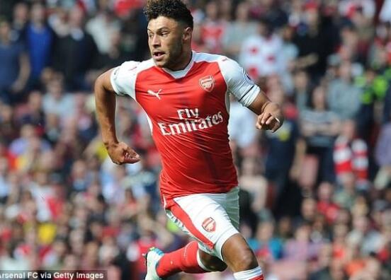 南安普顿VS阿森纳 英媒：阿森纳中场张伯伦或将加盟利物浦