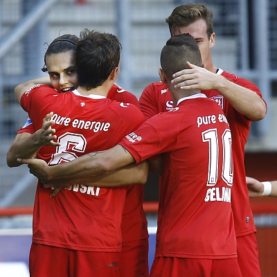 特温特vs登博思前瞻 登博思后防主力回归